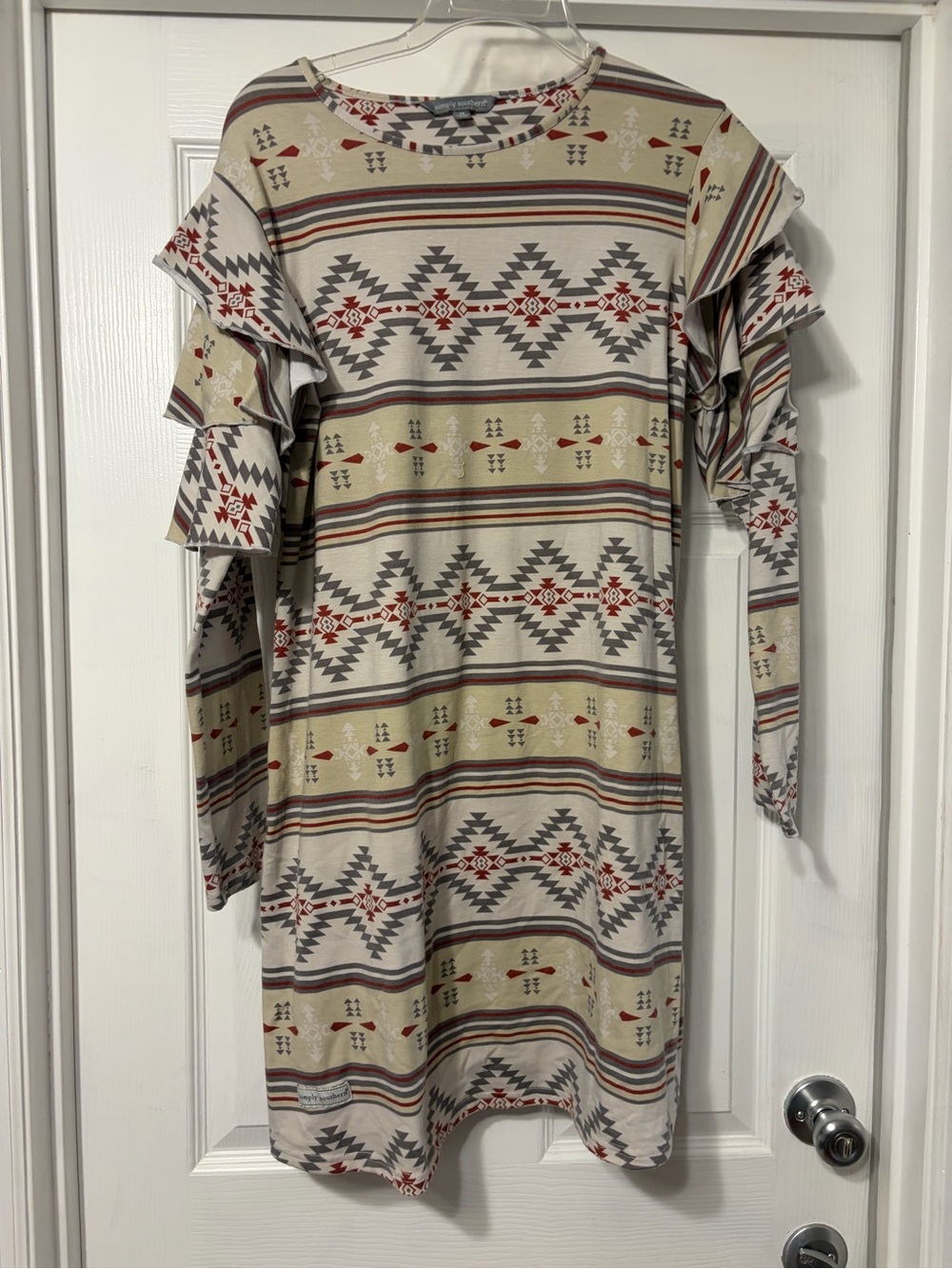 Woman’s Dress size M Simply Southern Aztec like new.
